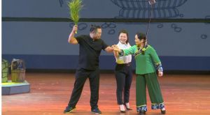 现代啀戏《乌豆与香草》剧照