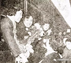 1956年上海越剧界为新新越剧团离开上海支援西安送行