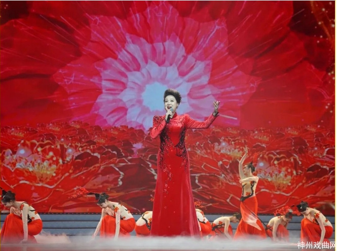 百花争艳春满园-_-中国剧协梅花奖艺术团走进郑州开展-“与人民同行——新时代文明实践文艺志愿服务”_12