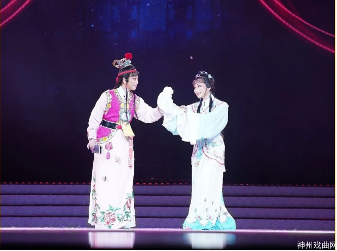 百花争艳春满园-_-中国剧协梅花奖艺术团走进郑州开展-“与人民同行——新时代文明实践文艺志愿服务”_16