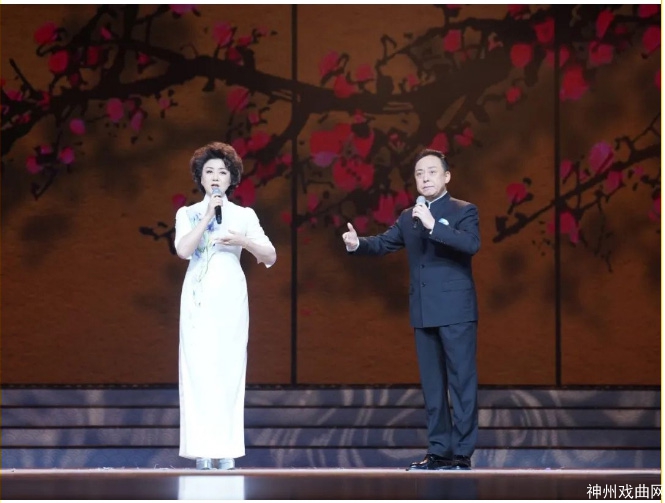 百花争艳春满园-_-中国剧协梅花奖艺术团走进郑州开展-“与人民同行——新时代文明实践文艺志愿服务”_32