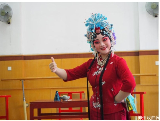 “戏曲学人”谢彦巧怎样传习马派-_-巧“豫”诚传致敬排练火热进行中_11