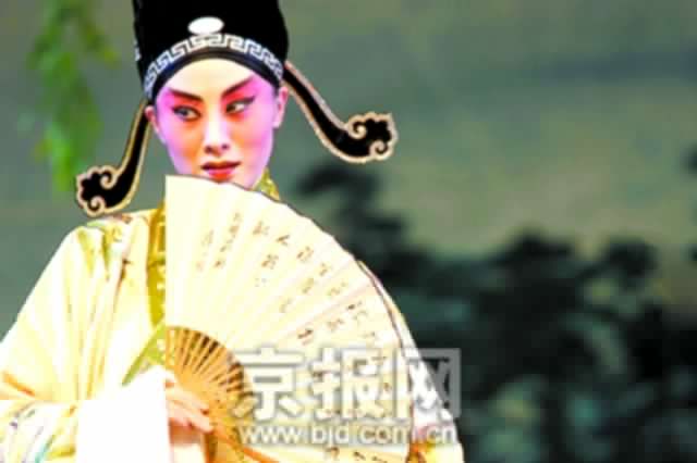 “高层粉丝”迷京剧 畅谈与京剧的不解之缘